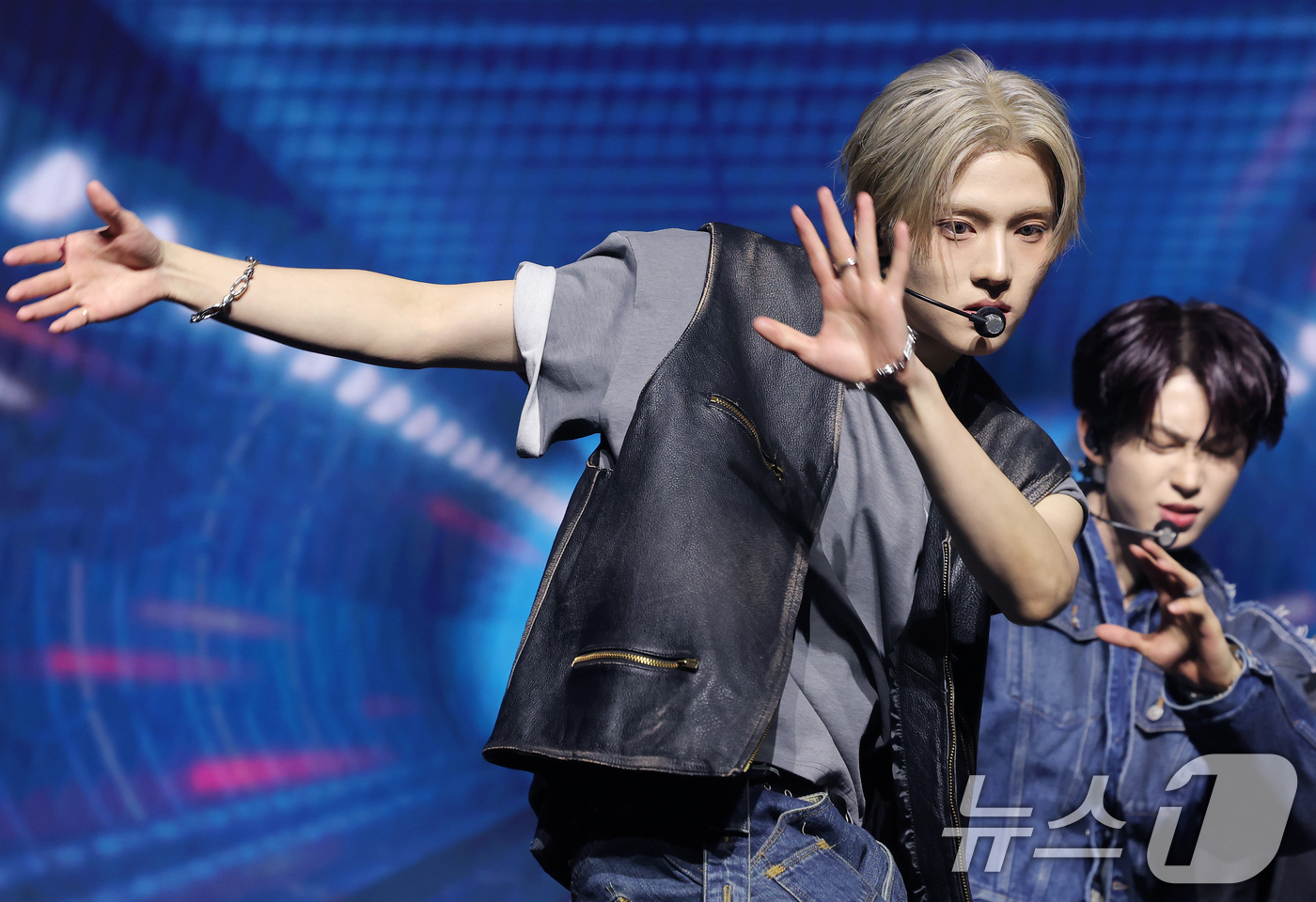 (서울=뉴스1) 권현진 기자 = 그룹 알파드라이브원(ALD1)의 상원이 12일 서울 용산구 블루스퀘어 SOL트래블홀에서 열린 미니 1집  'EUPHORIA'(유포리아) 발매 쇼케이 …