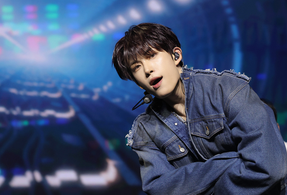 건우, 심장 쫄깃하게 만드는 눈빛