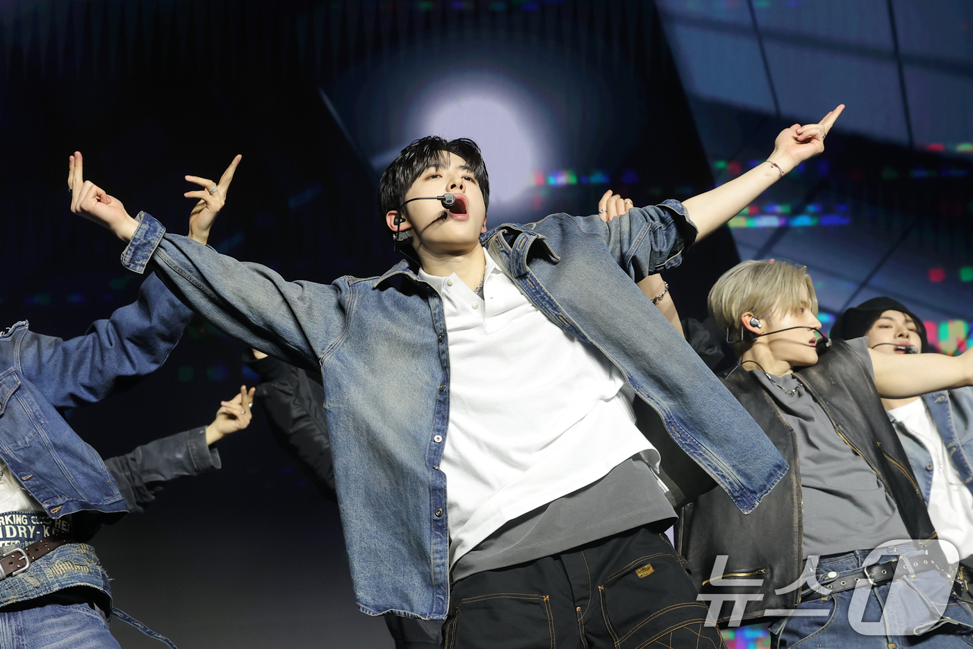 (서울=뉴스1) 권현진 기자 = 그룹 알파드라이브원(ALD1)의 상현이 12일 서울 용산구 블루스퀘어 SOL트래블홀에서 열린 미니 1집  'EUPHORIA'(유포리아) 발매 쇼케이 …