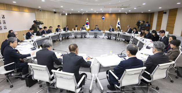 "중증 환자, 응급실서 받고 환자 상태와 배후 진료 따라 전원"