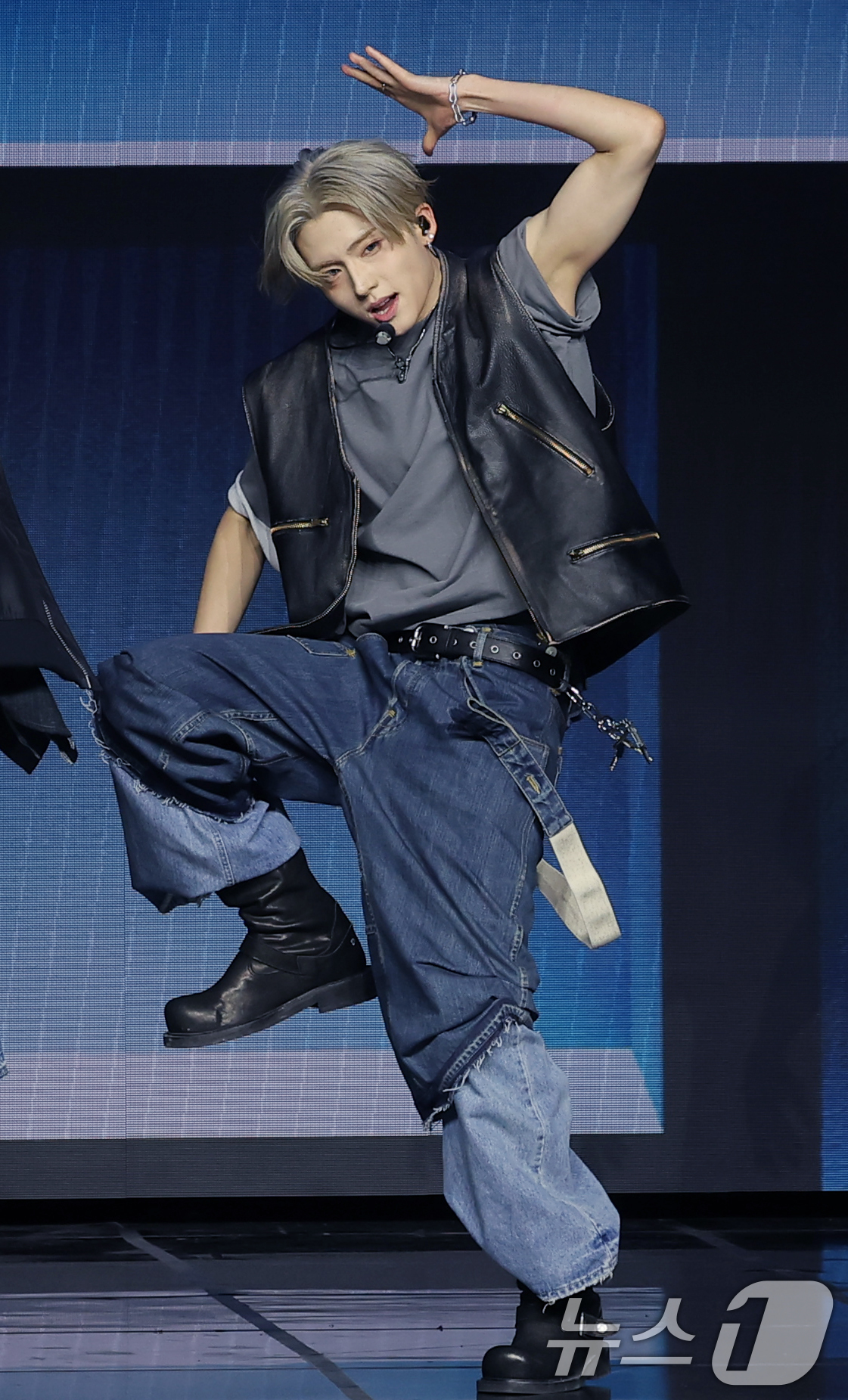 (서울=뉴스1) 권현진 기자 = 그룹 알파드라이브원(ALD1)의 상원이 12일 서울 용산구 블루스퀘어 SOL트래블홀에서 열린 미니 1집  'EUPHORIA'(유포리아) 발매 쇼케이 …