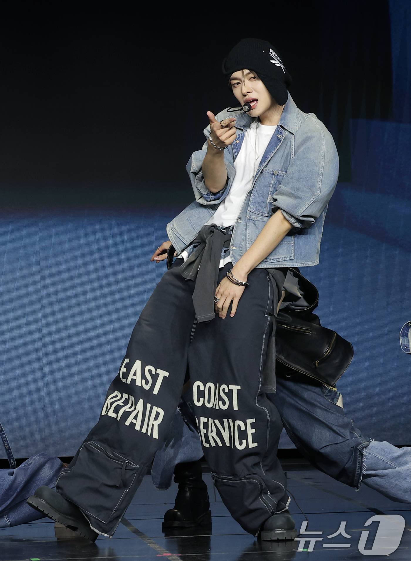 (서울=뉴스1) 권현진 기자 = 그룹 알파드라이브원(ALD1)의 리오가 12일 서울 용산구 블루스퀘어 SOL트래블홀에서 열린 미니 1집  'EUPHORIA'(유포리아) 발매 쇼케이 …