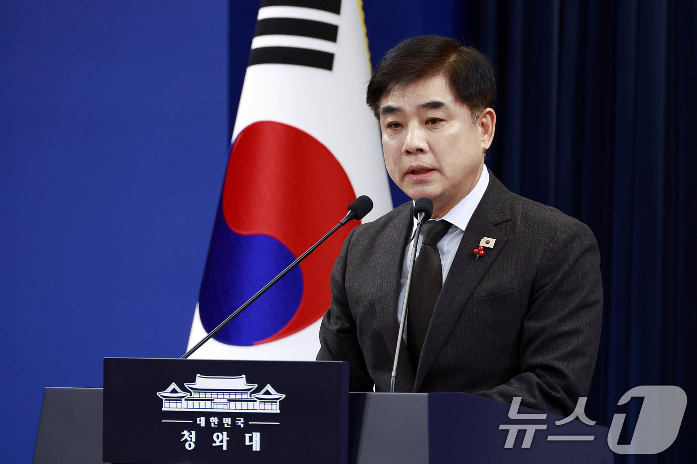 (서울=뉴스1) 이재명 기자 = 김병욱 청와대 정무비서관이 12일 춘추관에서 정당 지도부 오찬 간담회 일정 관련 브리핑을 하고 있다. (청와대통신사진기자단) 2026.1.12/뉴스 …