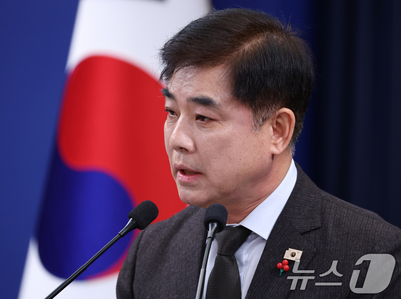 (서울=뉴스1) 이재명 기자 = 김병욱 청와대 정무비서관이 12일 춘추관에서 정당 지도부 오찬 간담회 일정 관련 브리핑을 하고 있다. (청와대통신사진기자단) 2026.1.12/뉴스 …