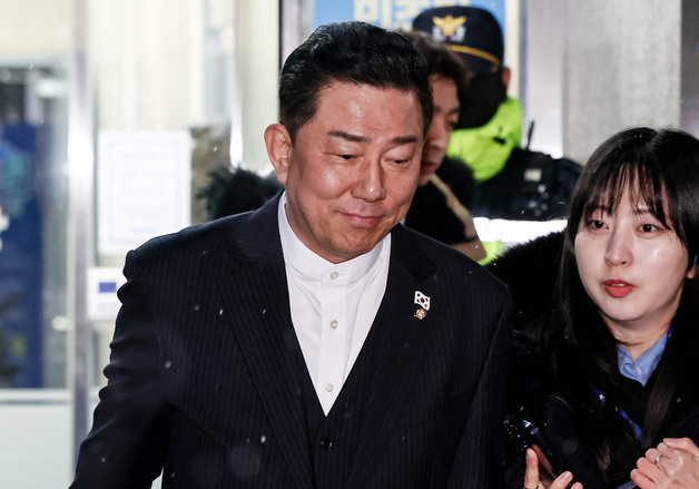 굳은표정의 김병기 전 원내대표