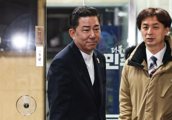 굳은 표정의 김병기 전 원내대표