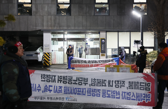 서울 시내버스 파업 예고  D-1, 사측 규탄하는 노조원들