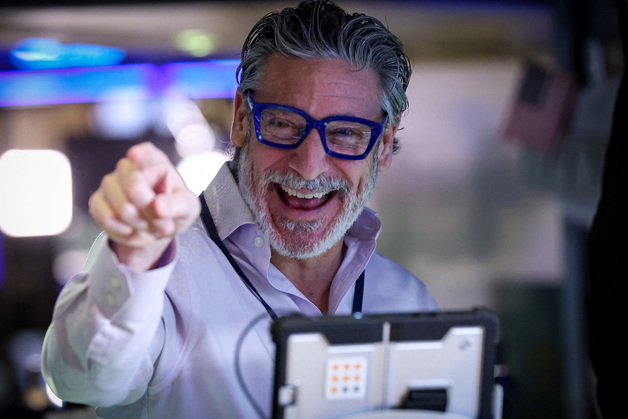 파월 수사·금융규제 파고 뚫고 사상 최고… S&P 6900선 안착[뉴욕마감]