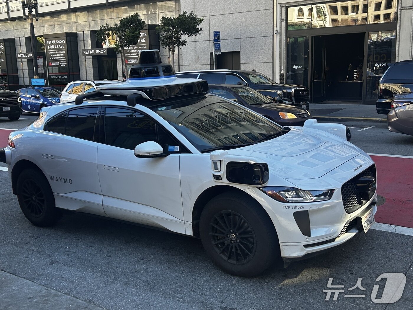 본문 이미지 - 샌프란시스코의 무인택시 '웨이모'. 2026.1.12/뉴스1 ⓒ News1 문대현 기자 