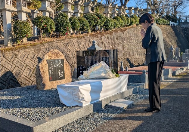 日다카이치, 한일 정상회담 앞두고 아베 위령비 헌화