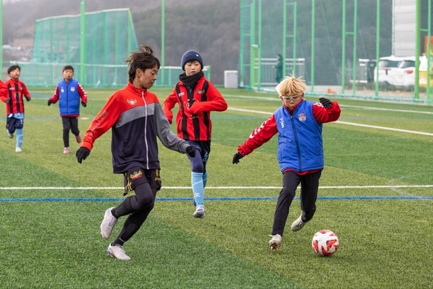 전국 12개 유소년 축구팀 괴산서 전훈…선수·학부모 600여명 체류