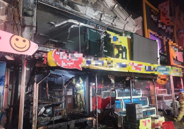 한밤 포항 구룡포 횟집서 불…23분 만에 진화