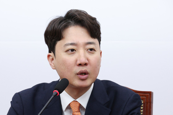 인사말하는 이준석