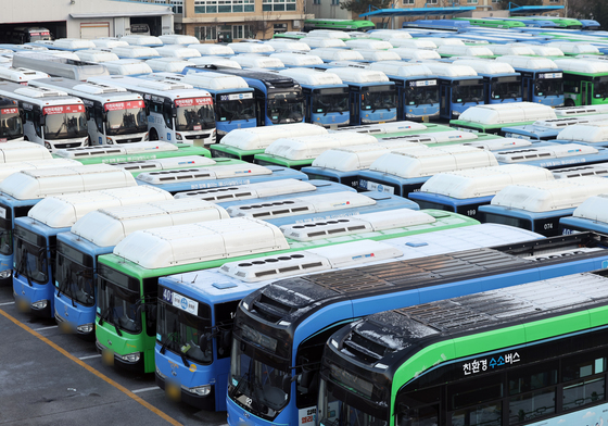 서울 시내버스 총파업 돌입…멈춰선 차량들