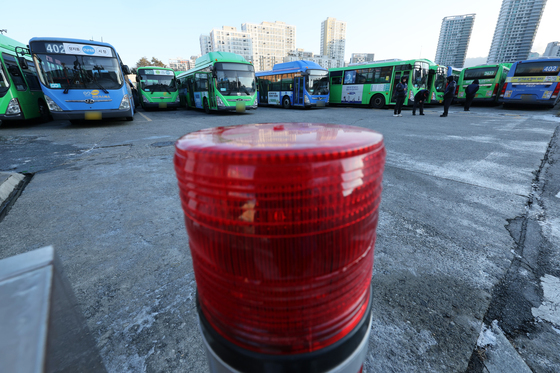 차고지에 멈춰선 서울 시내버스