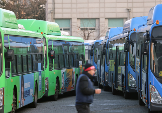 2년 만에 멈춘 서울 시내버스…총파업 돌입