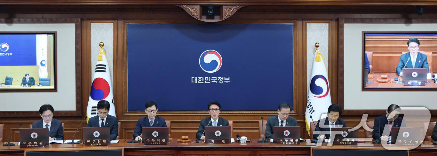 (서울=뉴스1) 임세영 기자 = 김민석 국무총리가 13일 서울 종로구 정부서울청사에서 열린 국무회의를 주재하고 있다. 2026.1.13/뉴스1