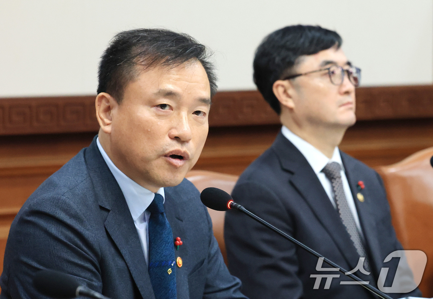 (서울=뉴스1) 임세영 기자 = 김종철 방송미디어통신위원장이 13일 서울 종로구 정부서울청사에서 열린 국무회의에서 인사말을 하고 있다. 2026.1.13/뉴스1