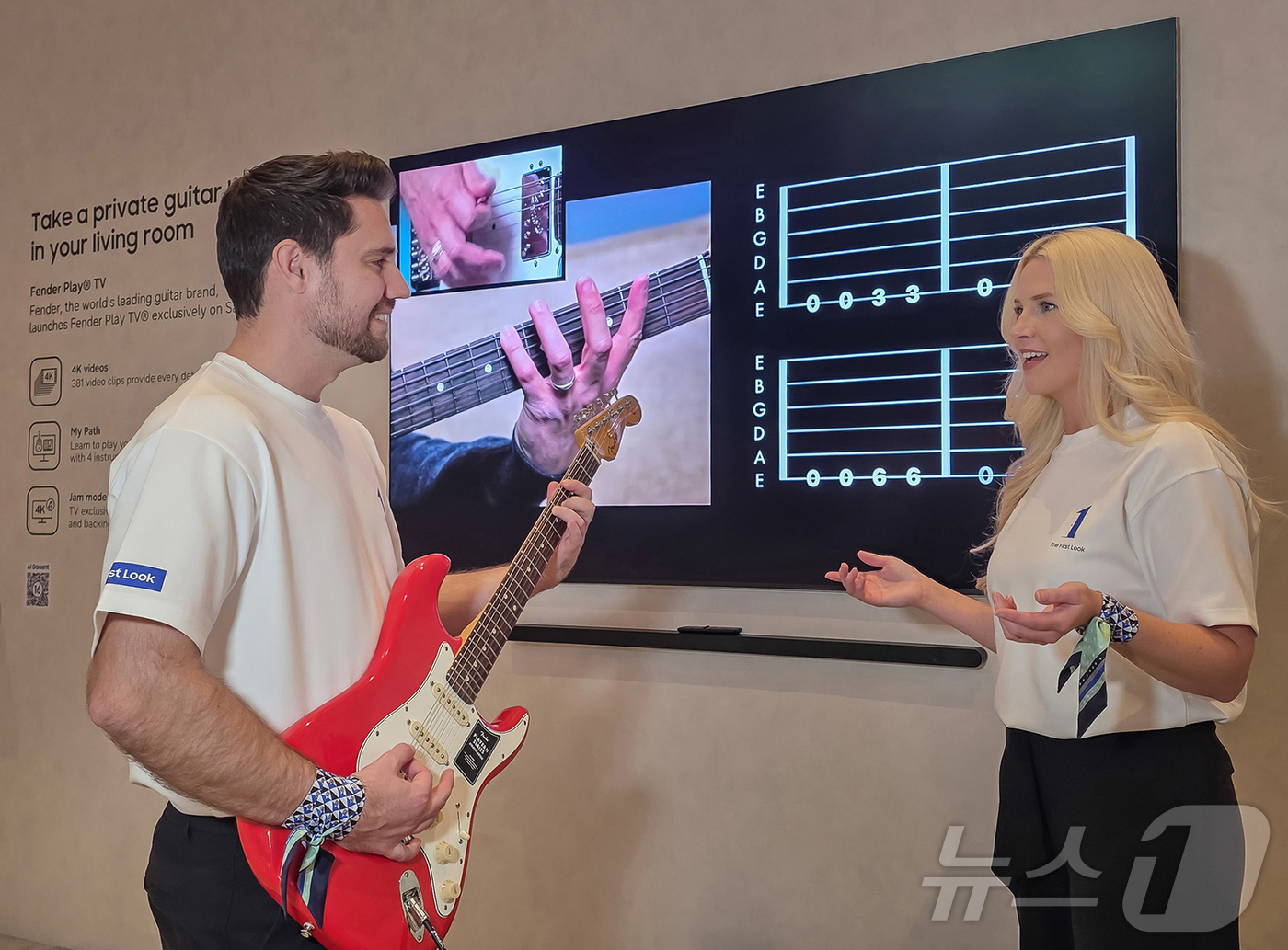 (서울=뉴스1) = 삼성전자가 세계적인 악기 브랜드 펜더와 손잡고 삼성전자 TV를 통해 기타 학습 플랫폼인 '펜더 플레이 TV' 앱을 선보인다고 13일 밝혔다. 사진은 삼성전자 모 …