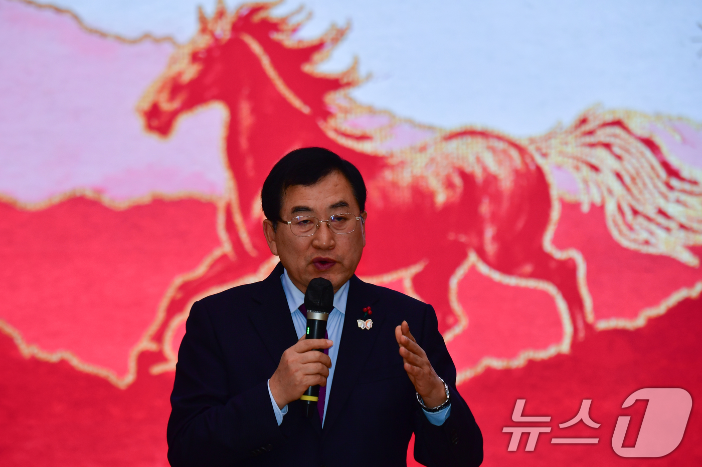 (경주=뉴스1) 최창호 기자 = 주낙영 경북 경주시장이 13일 시청 알천홀에서 열린 신년 기자간담회에서 인사말을 하고 있다.  2026.1.13/뉴스1