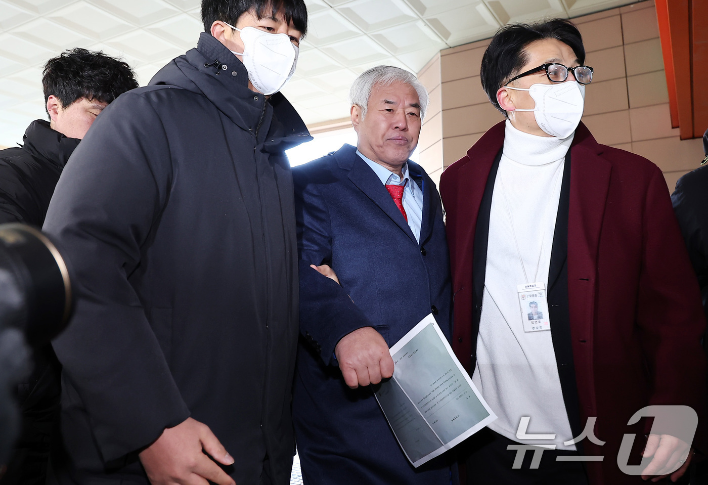 (서울=뉴스1) 김성진 기자 = 서부지법 난동 사태를 선동한 혐의를 받고 있는 전광훈 사랑제일교회 목사가 13일 서울 마포구 서울서부지방법원에서 열린 구속 전 피의자 심문(영장실질 …