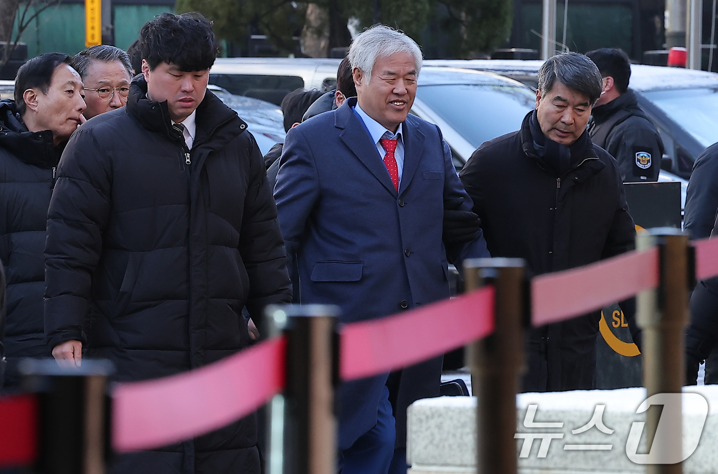 (서울=뉴스1) 김성진 기자 = 서부지법 난동 사태를 선동한 혐의를 받고 있는 전광훈 사랑제일교회 목사가 13일 서울 마포구 서울서부지방법원에서 열린 구속 전 피의자 심문(영장실질 …