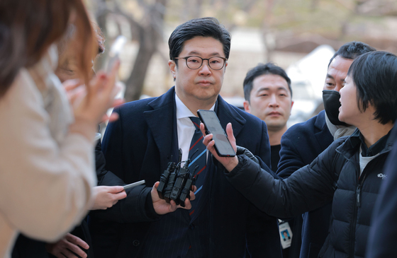 '홈플러스 사태' 김병주 MBK 회장 구속 갈림길…침묵 속 법정 출석