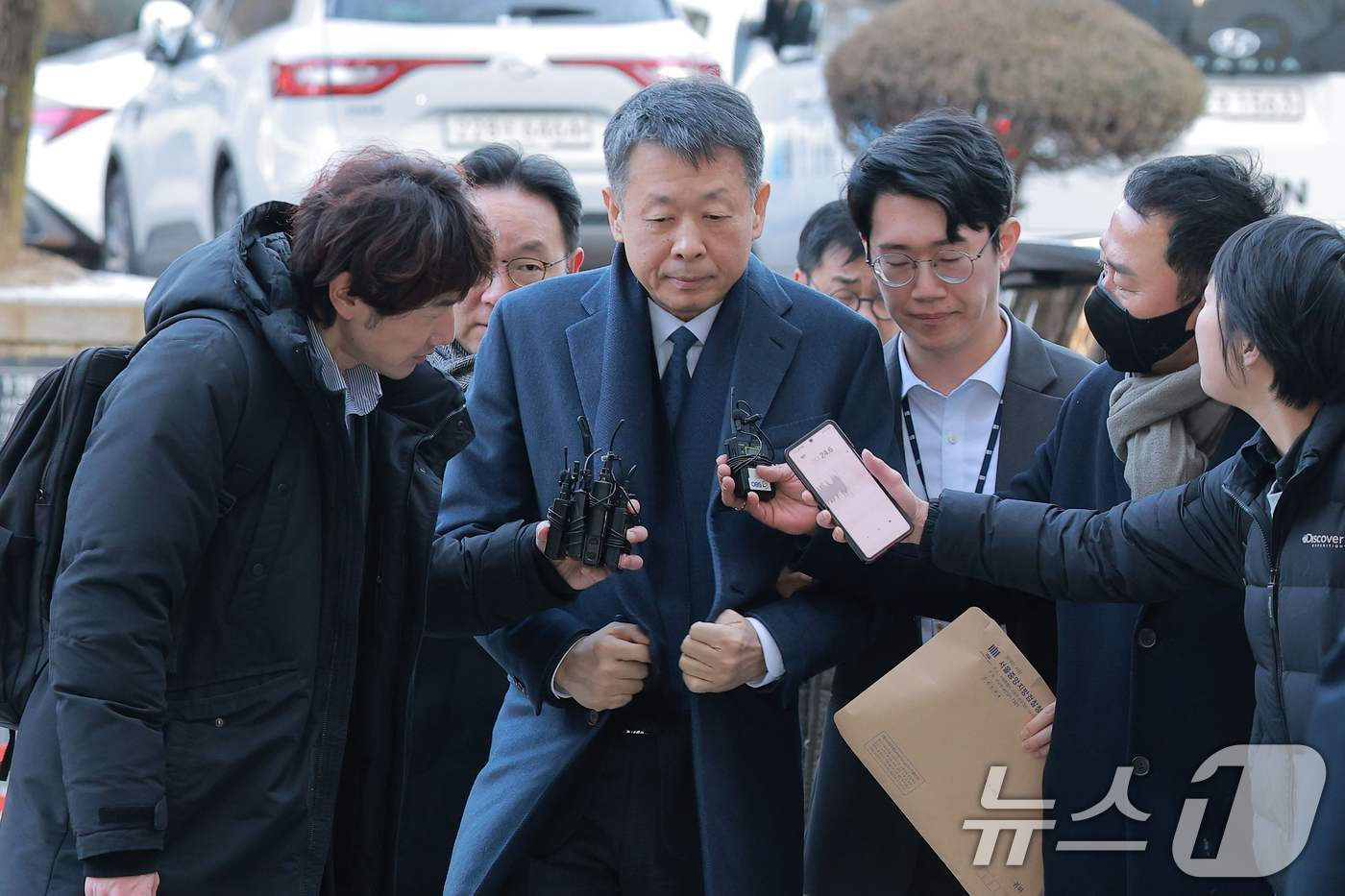 (서울=뉴스1) 오대일 기자 = '홈플러스 사태' 관련 자본시장법 위반 등의 혐의를 받는 김광일 MBK파트너스 부회장 겸 홈플러스 대표가 13일 오전 서울 서초구 서울중앙지방법원에 …