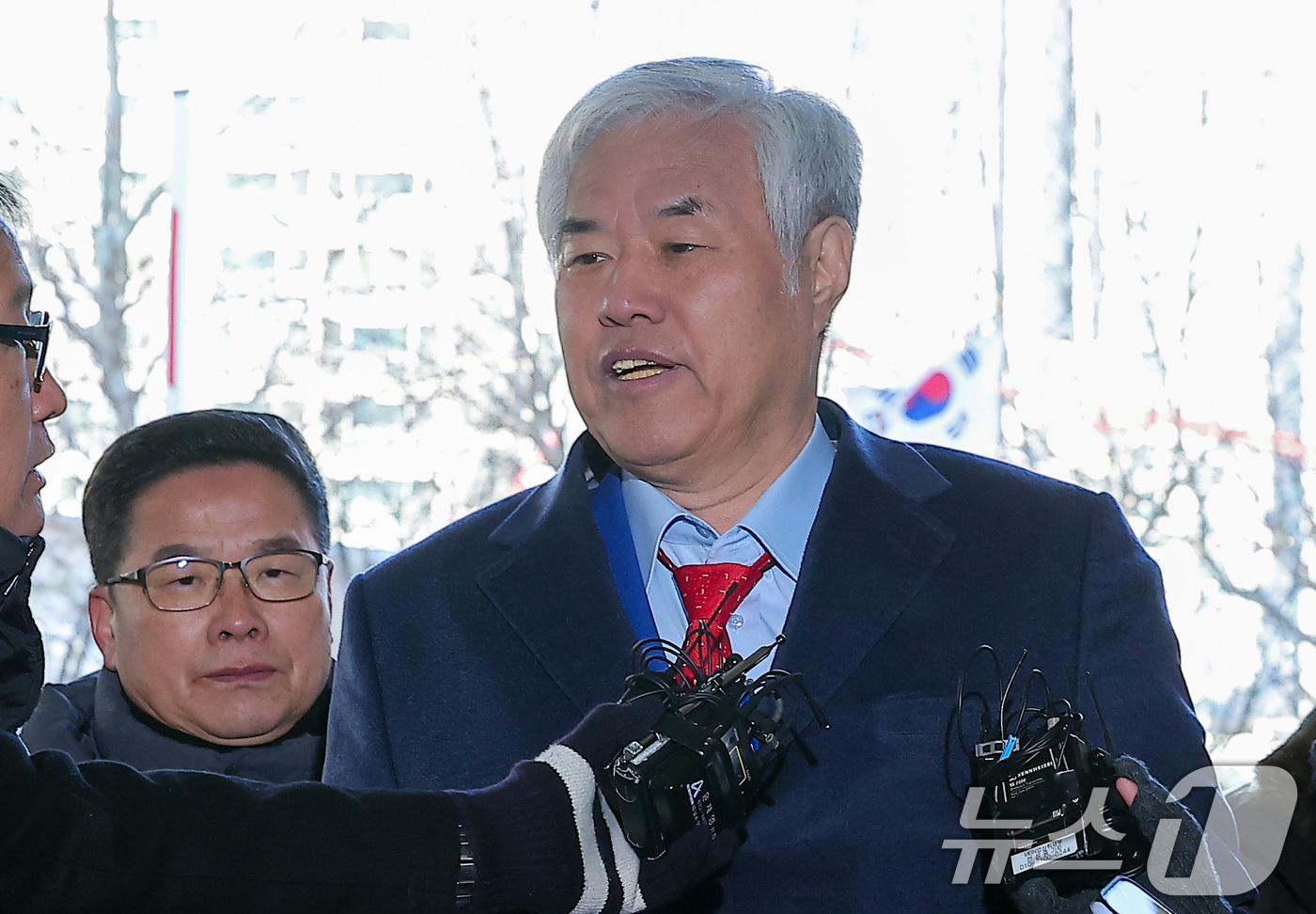 (서울=뉴스1) 김성진 기자 = 서부지법 난동 사태를 선동한 혐의를 받고 있는 전광훈 사랑제일교회 목사가 13일 서울 마포구 서울서부지방법원에서 열린 구속 전 피의자 심문(영장실질 …