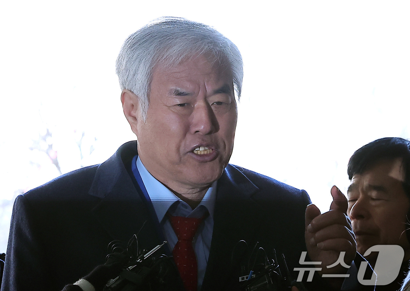 (서울=뉴스1) 김성진 기자 = 서부지법 난동 사태를 선동한 혐의를 받고 있는 전광훈 사랑제일교회 목사가 13일 서울 마포구 서울서부지방법원에서 열린 구속 전 피의자 심문(영장실질 …