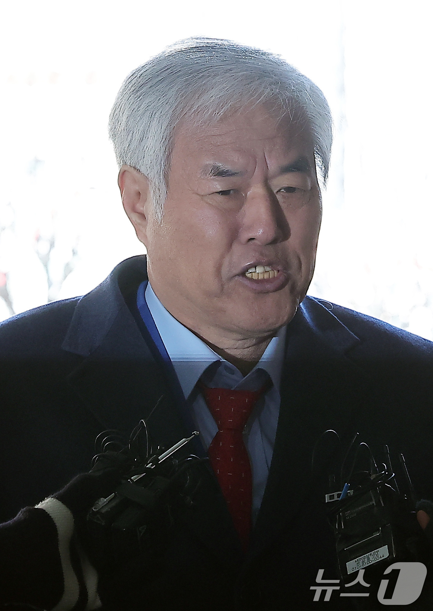 (서울=뉴스1) 김성진 기자 = 서부지법 난동 사태를 선동한 혐의를 받고 있는 전광훈 사랑제일교회 목사가 13일 서울 마포구 서울서부지방법원에서 열린 구속 전 피의자 심문(영장실질 …