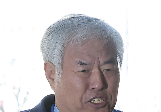 인상 쓰는 전광훈 목사