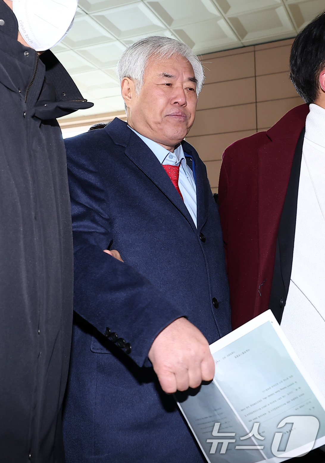 (서울=뉴스1) 김성진 기자 = 서부지법 난동 사태를 선동한 혐의를 받고 있는 전광훈 사랑제일교회 목사가 13일 서울 마포구 서울서부지방법원에서 열린 구속 전 피의자 심문(영장실질 …