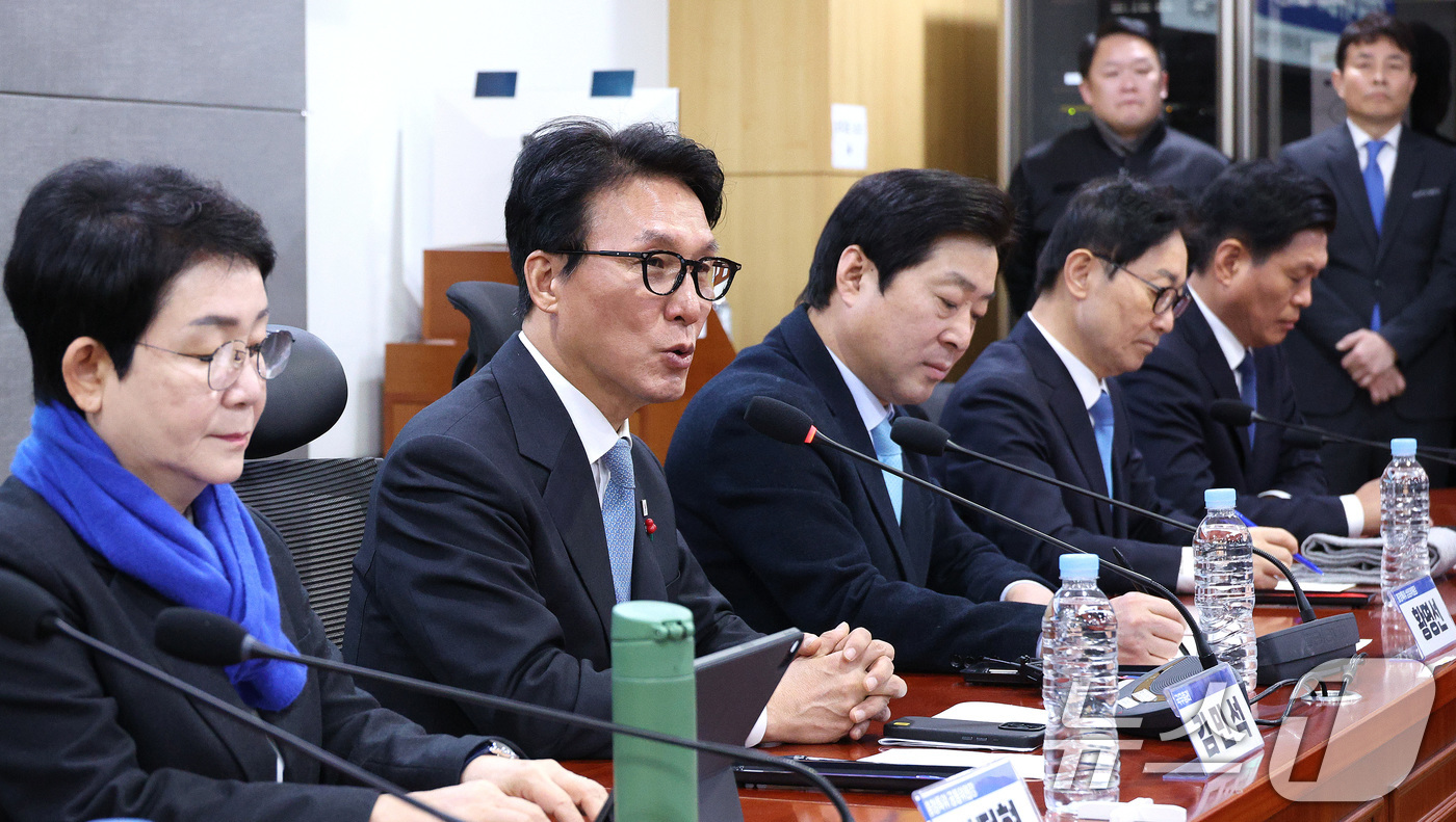 (서울=뉴스1) 신웅수 기자 = 김민석 국무총리가 13일 서울 여의도 국회 의원회관에서 열린 충남 대전 통합를 위한 충남·대전 국회의원 간담회에서 발언하고 있다. 2026.1.13 …