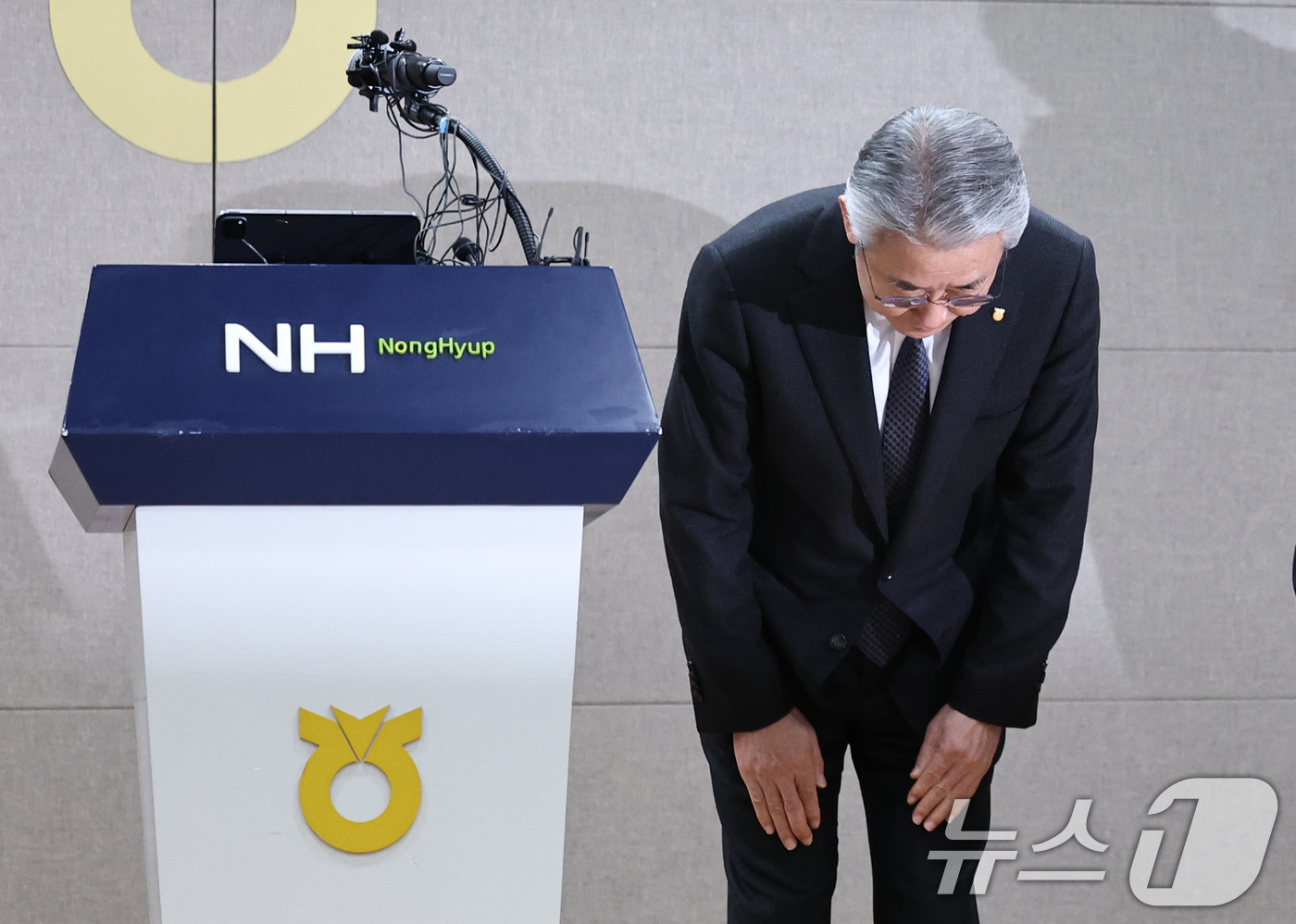 (서울=뉴스1) 구윤성 기자 = 강호동 농협중앙회장이 13일 오전 서울 중구 농협중앙회 본관에서 농림축산식품부가 지난 8일 발표한 농협중앙회에 대한 특별감사 중간 결과와 관련해 대 …