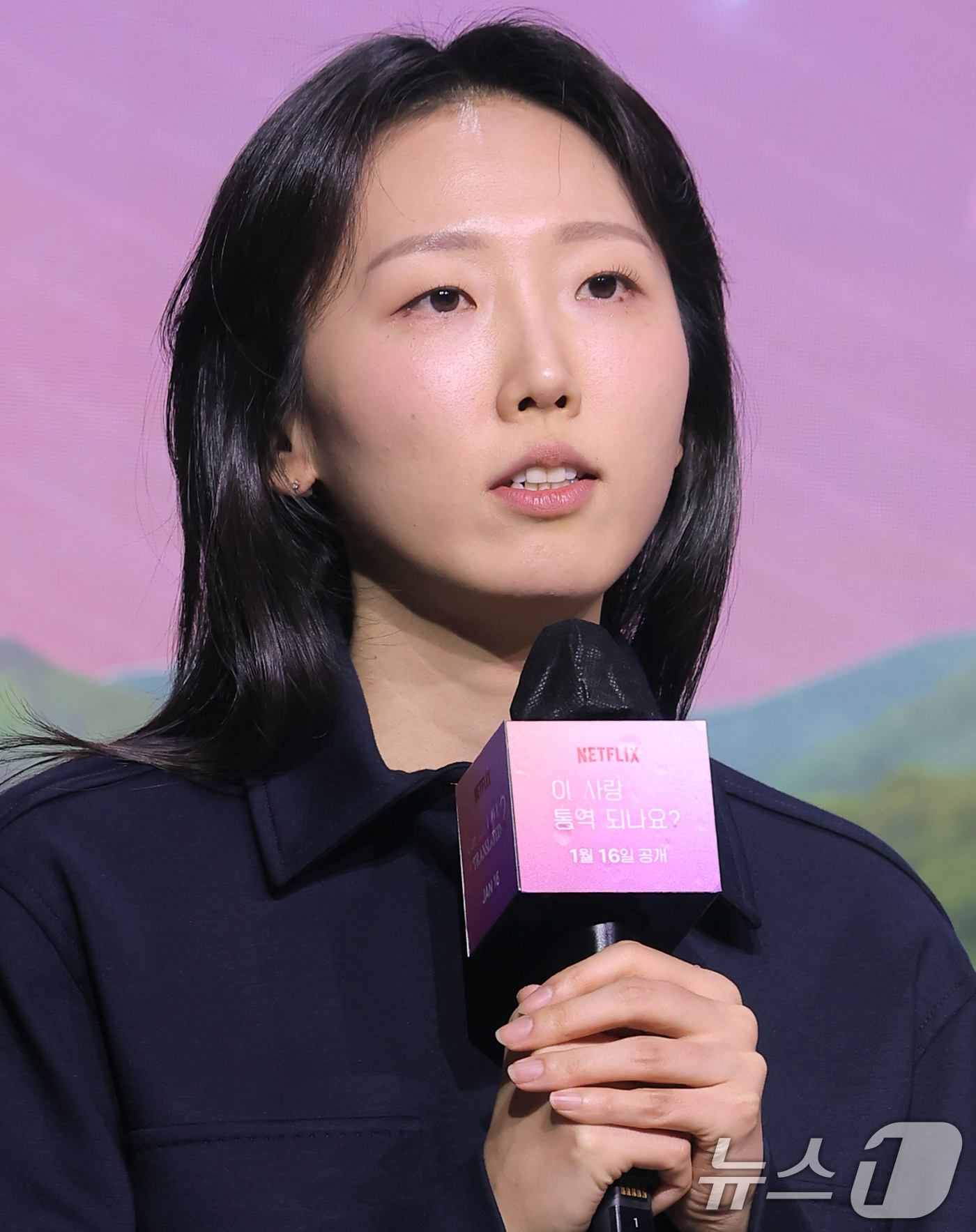 (서울=뉴스1) 권현진 기자 = 유영은 감독이 13일 서울 강남구 조선팰리스 서울강남에서 열린 넷플릭스 시리즈 '이 사랑 통역 되나요?' 제작발표회에 참석해 인사말을 하고 있다.' …