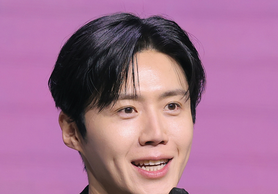 인사말 하는 김선호