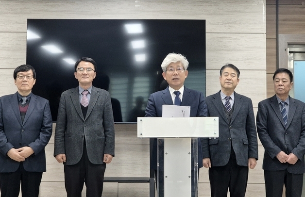 네거티브 공세에 고소·고발 난무…충북교육감 선거 '벌써부터 과열'