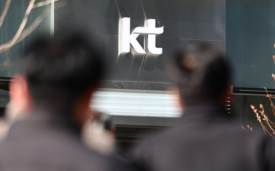 위약금 면제 끝난 KT…남은 고객 '티빙'·'디즈니+' 6개월 무료