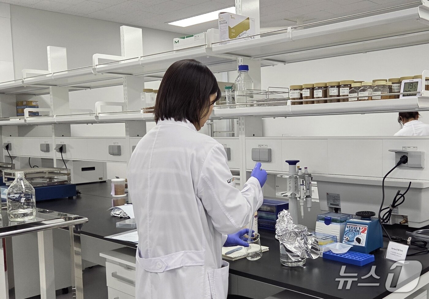 본문 이미지 - 우리와 펫푸드 연구소에서 사료 연구를 하고 있다. ⓒ 뉴스1