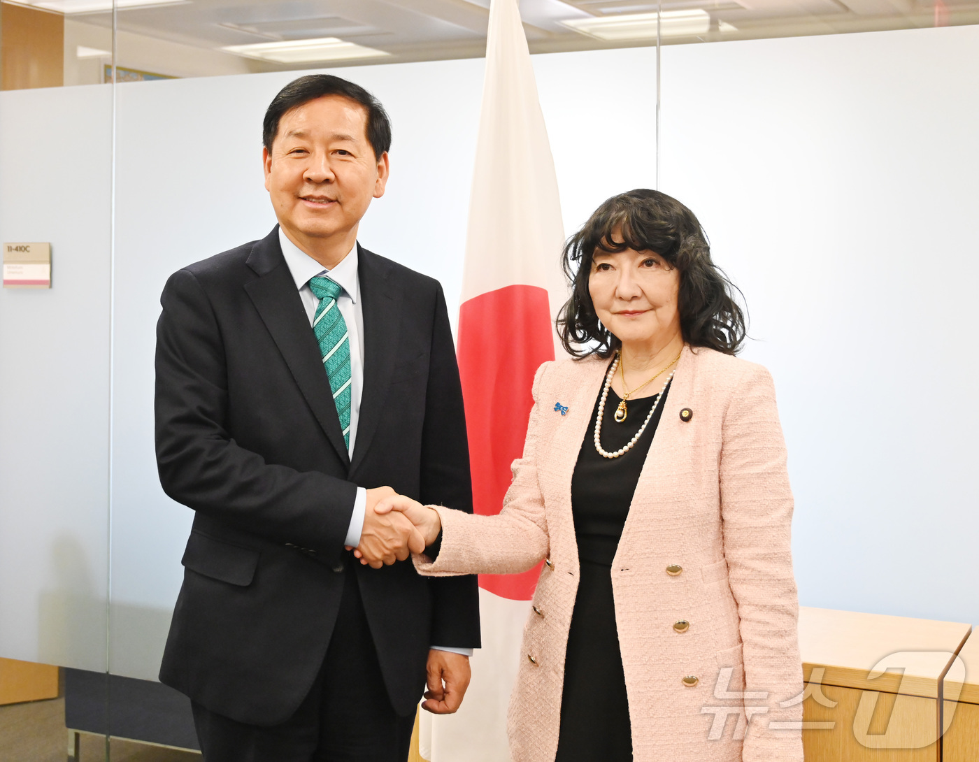 (서울=뉴스1) = 주요 7개국(G7) 재무장관회의 참석차 미국 워싱턴D.C.를 방문중인 구윤철 부총리 겸 재정경제부 장관이 12일(현지시간) 가타야마 사쓰키 일본 재무장관과 면담 …