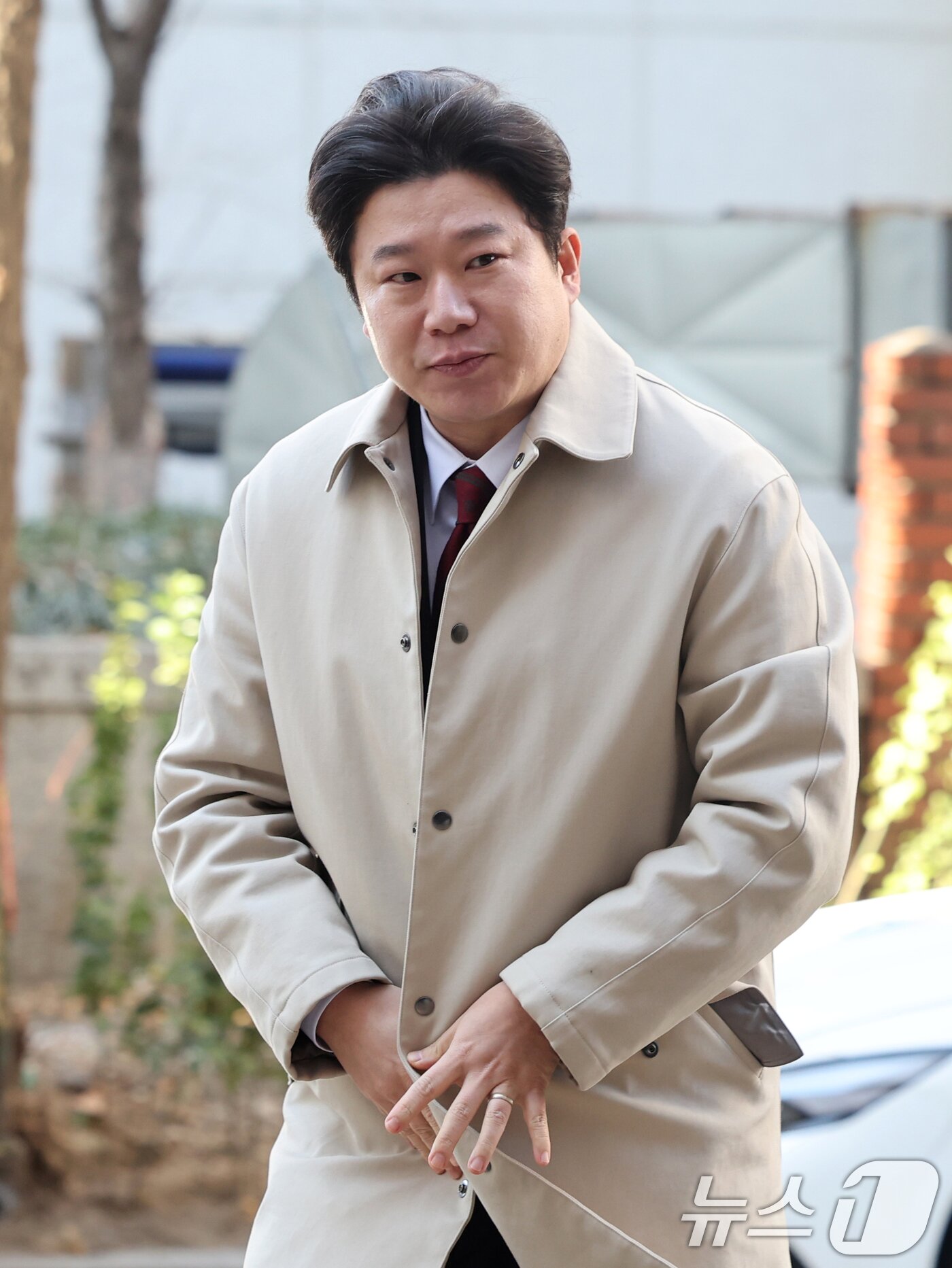 본문 이미지 - 진종오 국민의힘 의원이 13일 오후 서울 마포구 서울경찰청 공공범죄수사대에서 김경 서울시의원의 '공천 헌금' 의혹과 관련한 고발인 신분으로 출석하고 있다. 2026.1.13/뉴스1 ⓒ News1 황기선 기자