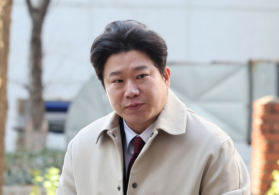 고발인 조사 위해 경찰 출석하는 진종오 의원