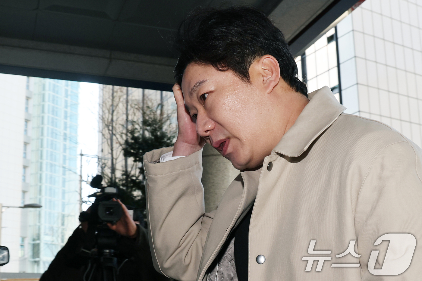 (서울=뉴스1) 황기선 기자 = 진종오 국민의힘 의원이 13일 오후 서울 마포구 서울경찰청 공공범죄수사대에서 김경 서울시의원의 '공천 헌금' 의혹과 관련한 고발인 신분으로 출석하고 …