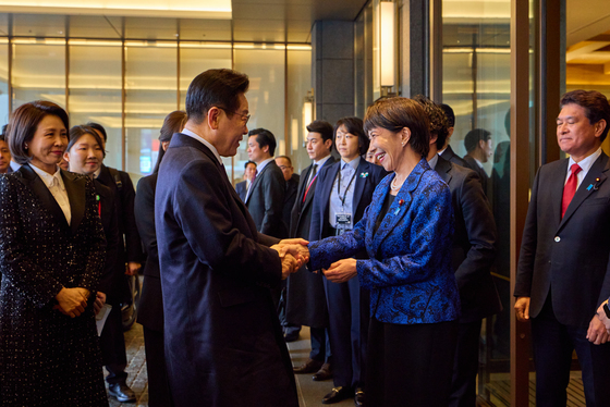 李대통령 숙소 앞 직접 영접한 日 다카이치 총리