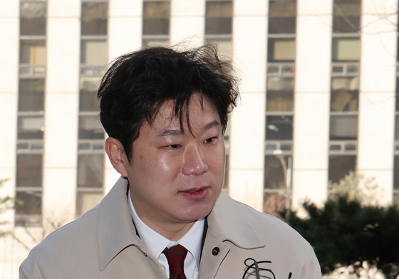 고발인 조사 출석 전 입장 밝히는 진종오 의원