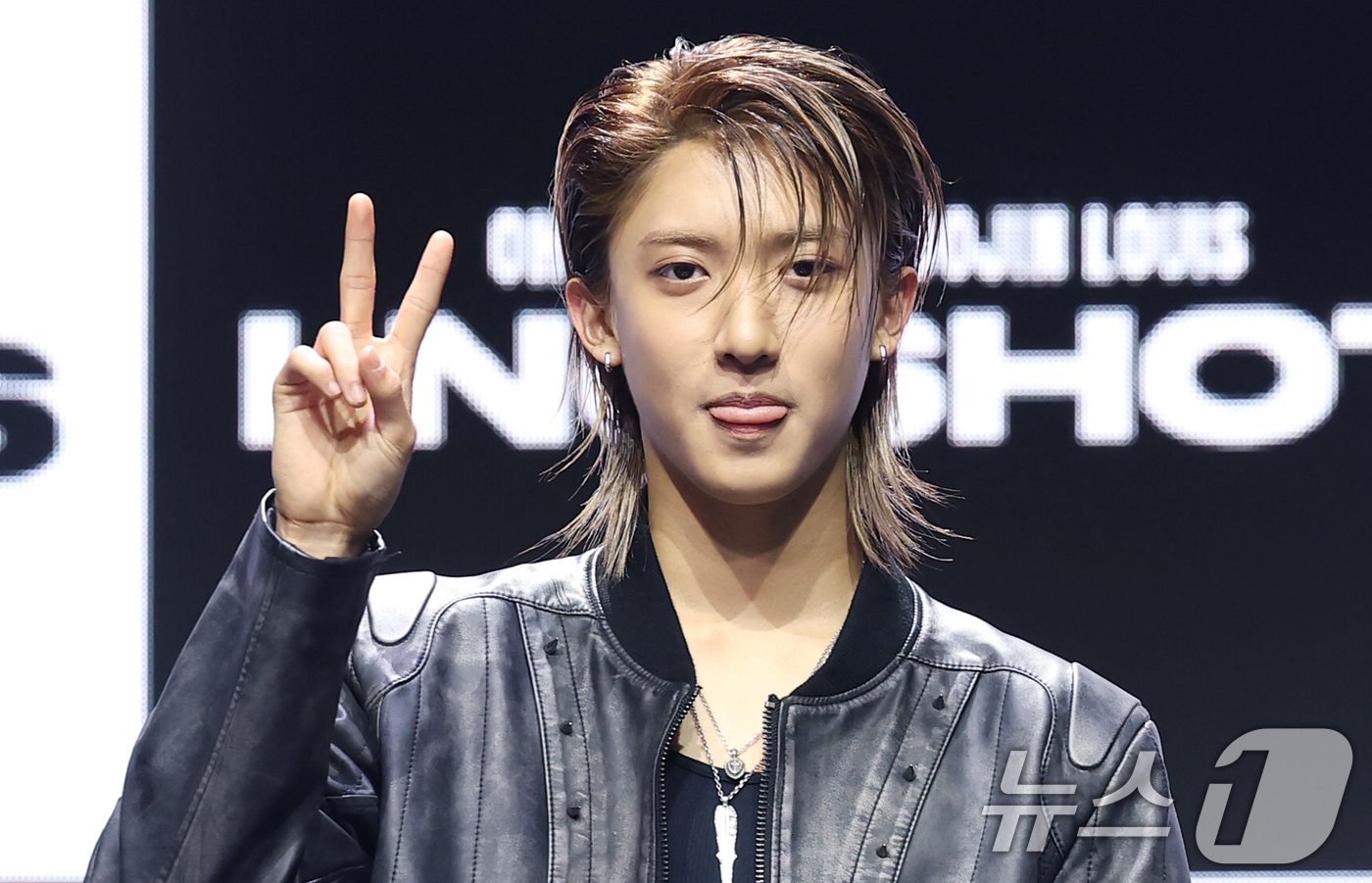 (서울=뉴스1) 권현진 기자 = 그룹 롱샷(LNGSHOT)의 우진이 13일 서울 영등포구 명화라이브홀에서 가진 데뷔 EP '샷 콜러스'(SHOT CALLERS) 발매 쇼케이스에서 …