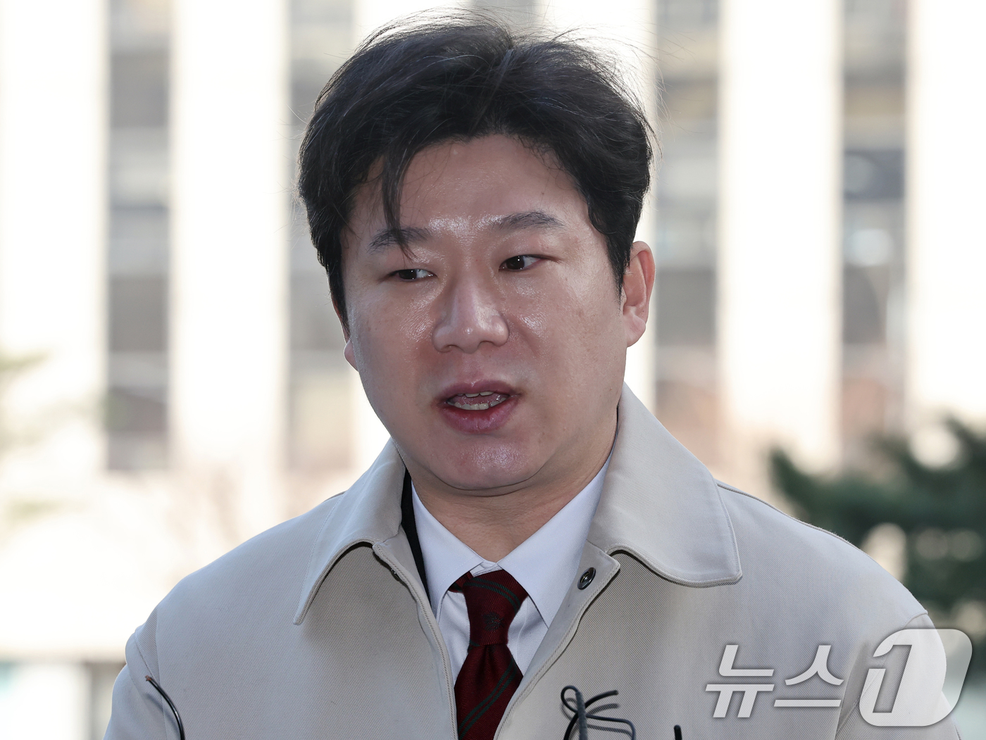 (서울=뉴스1) 황기선 기자 = 진종오 국민의힘 의원이 13일 오후 서울 마포구 서울경찰청 공공범죄수사대에서 김경 서울시의원의 '공천 헌금' 의혹과 관련한 고발인 신분으로 출석, …