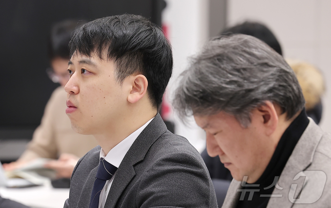 (서울=뉴스1) 김성진 기자 = 한성존 대한전공의협의회 회장이 13일 서울 용산구 의협회관에서 열린 '정부 의사인력수급추계의 문제점과 대안' 공동기획세미나에서 김택우 대한의사협회 …