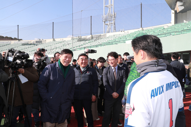 울산웨일즈 프로야구단 선수 공개 선발에 230명 지원